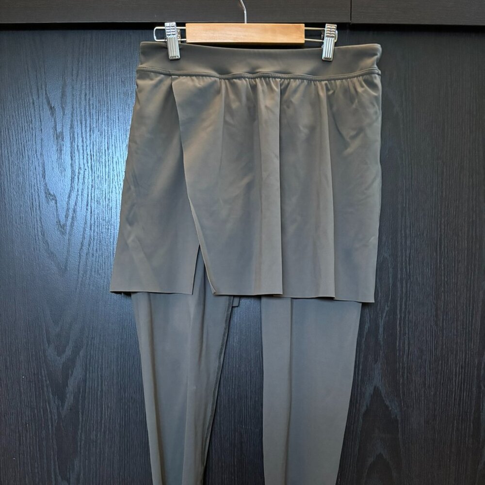 Spanx Booty Boost Active Skirt with 7/8" leggings army green (dark palm) size L